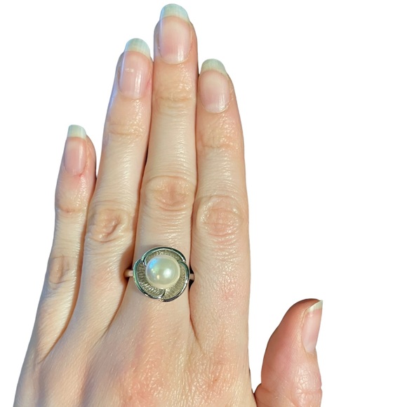 White Pearl Flower Bloom Ring - Picture 2 of 4
